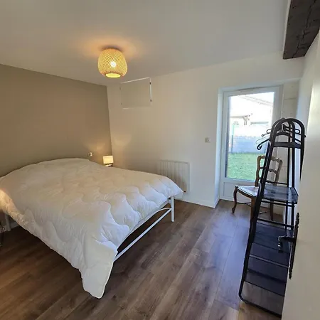 Maison Confortable Avec Jardin, Piscine Partagee Et Cheminee A Brantome Landhaus Puyjoubert